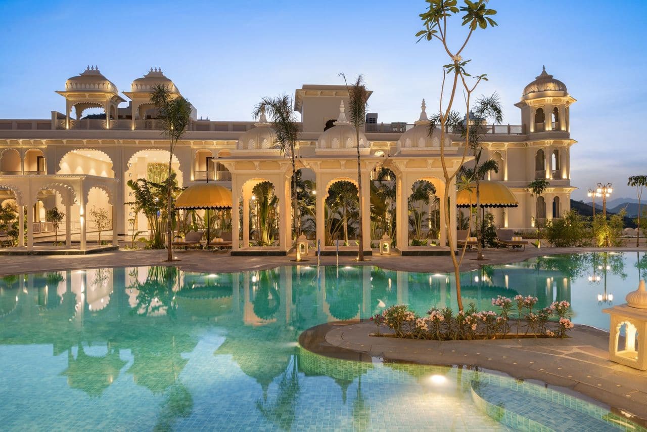 Wyndham Garden Resort, Udaipur: the resort building and swimming pool at dusk